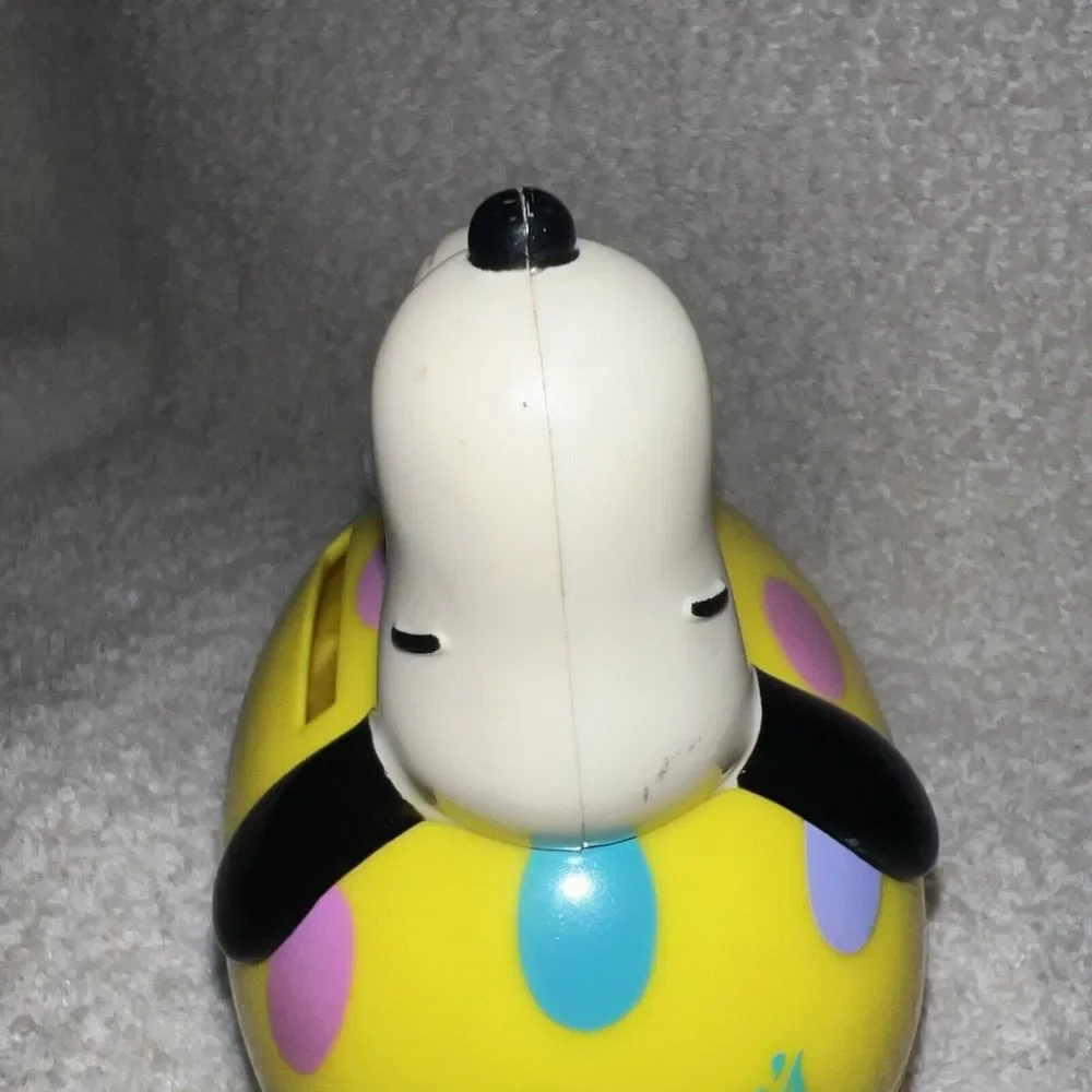 Whitman's Candies Peanuts SNOOPY and WOODSTOCK‎ Plastic Easter Egg Bank